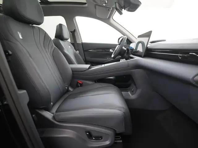 Geely E5 view 5