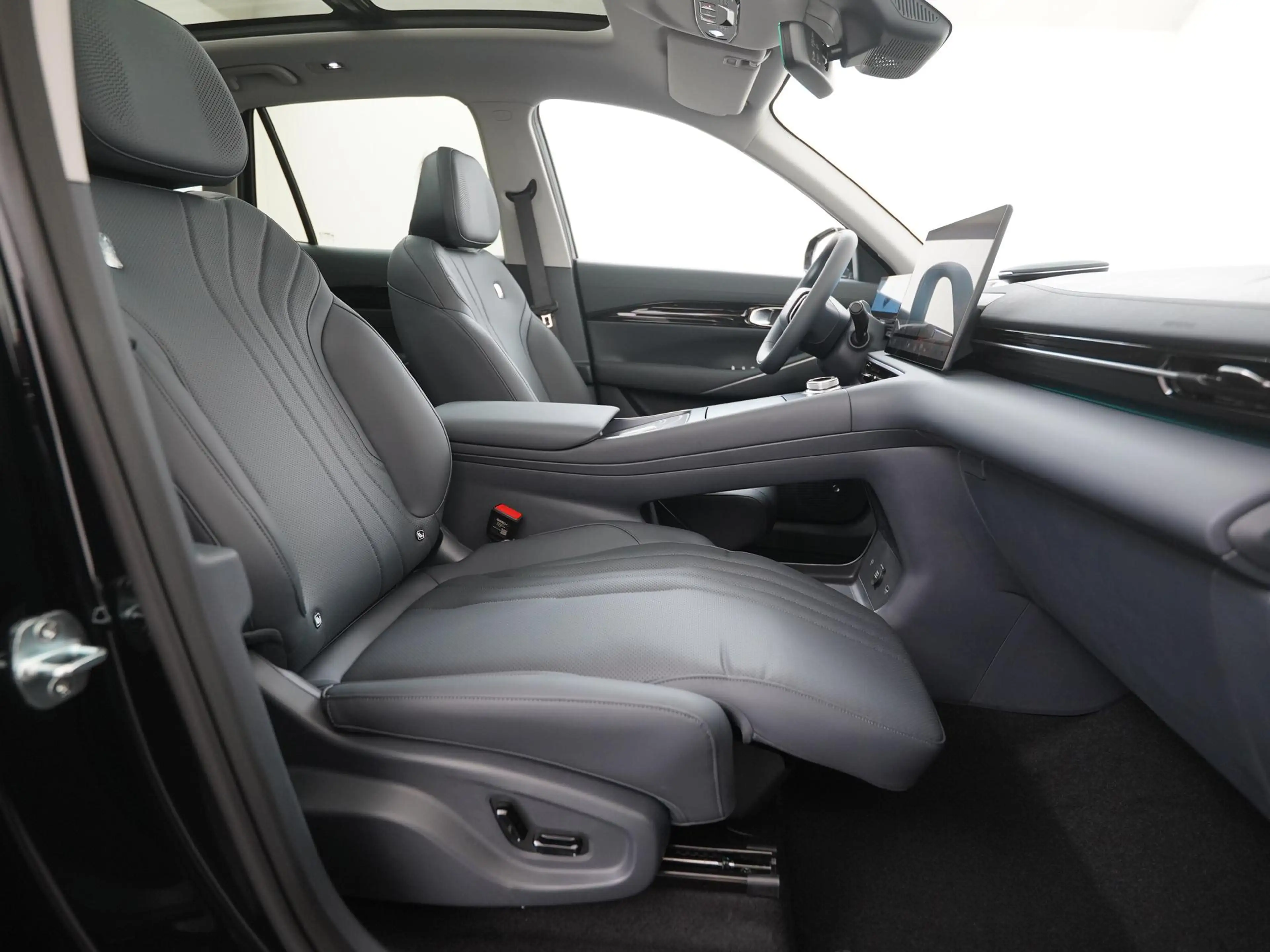 Geely E5 Max+ 68 kWh | Panoramadak | Stoelmassage | 360 Cam — photo 2