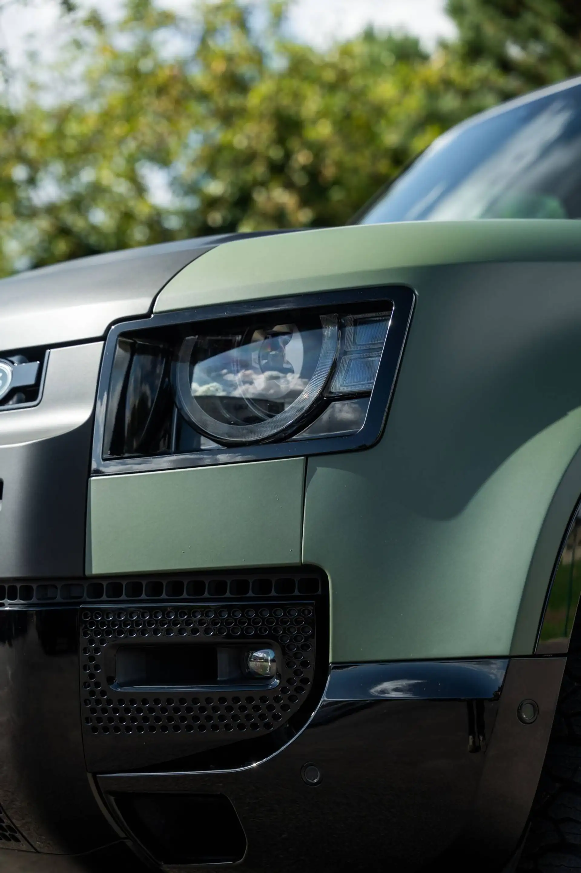 Land Rover Defender D250 X-Dynamic NEW Matt Military Green Matt black Hood New Octa Wheels Towbar Black interior finish — photo 10