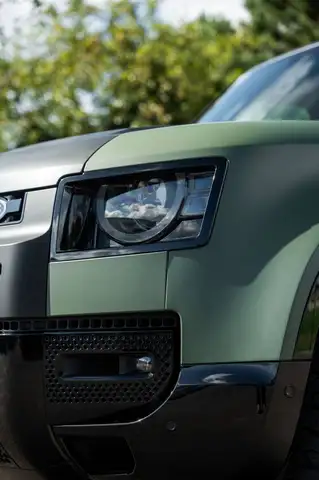 Land Rover Defender view 10