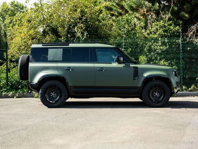 Land Rover Defender view 14