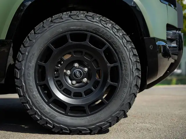 Land Rover Defender view 5