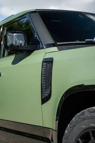Land Rover Defender view 13