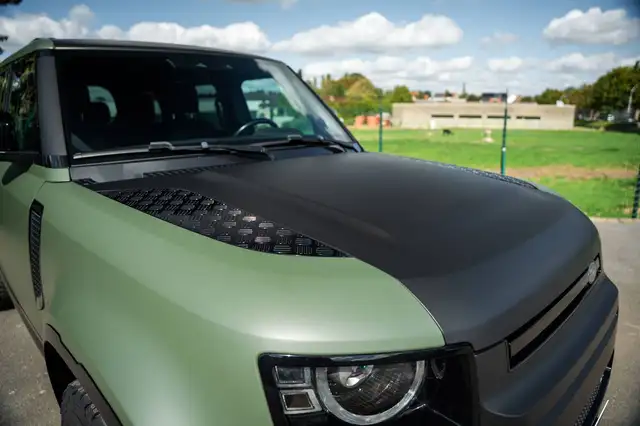 Land Rover Defender view 7
