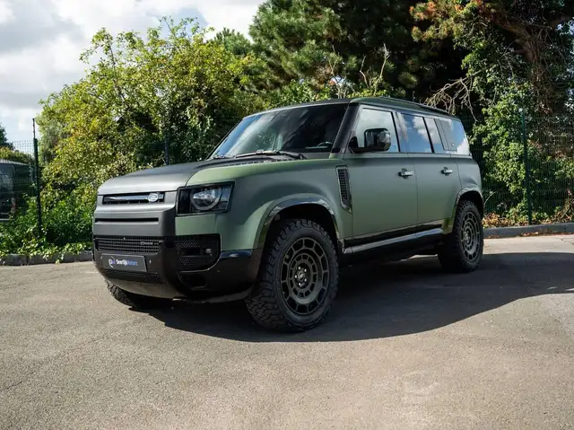 Land Rover Defender view 9