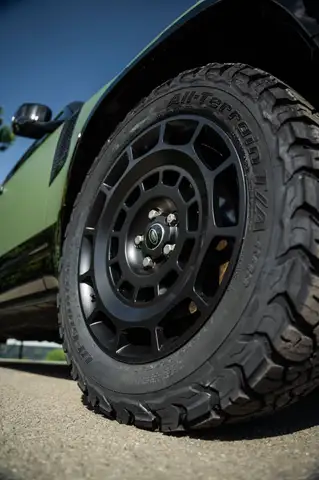 Land Rover Defender view 12