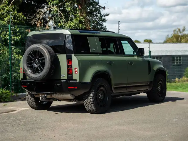 Land Rover Defender view 15