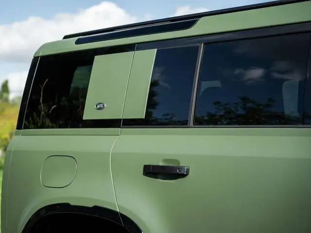 Land Rover Defender view 6