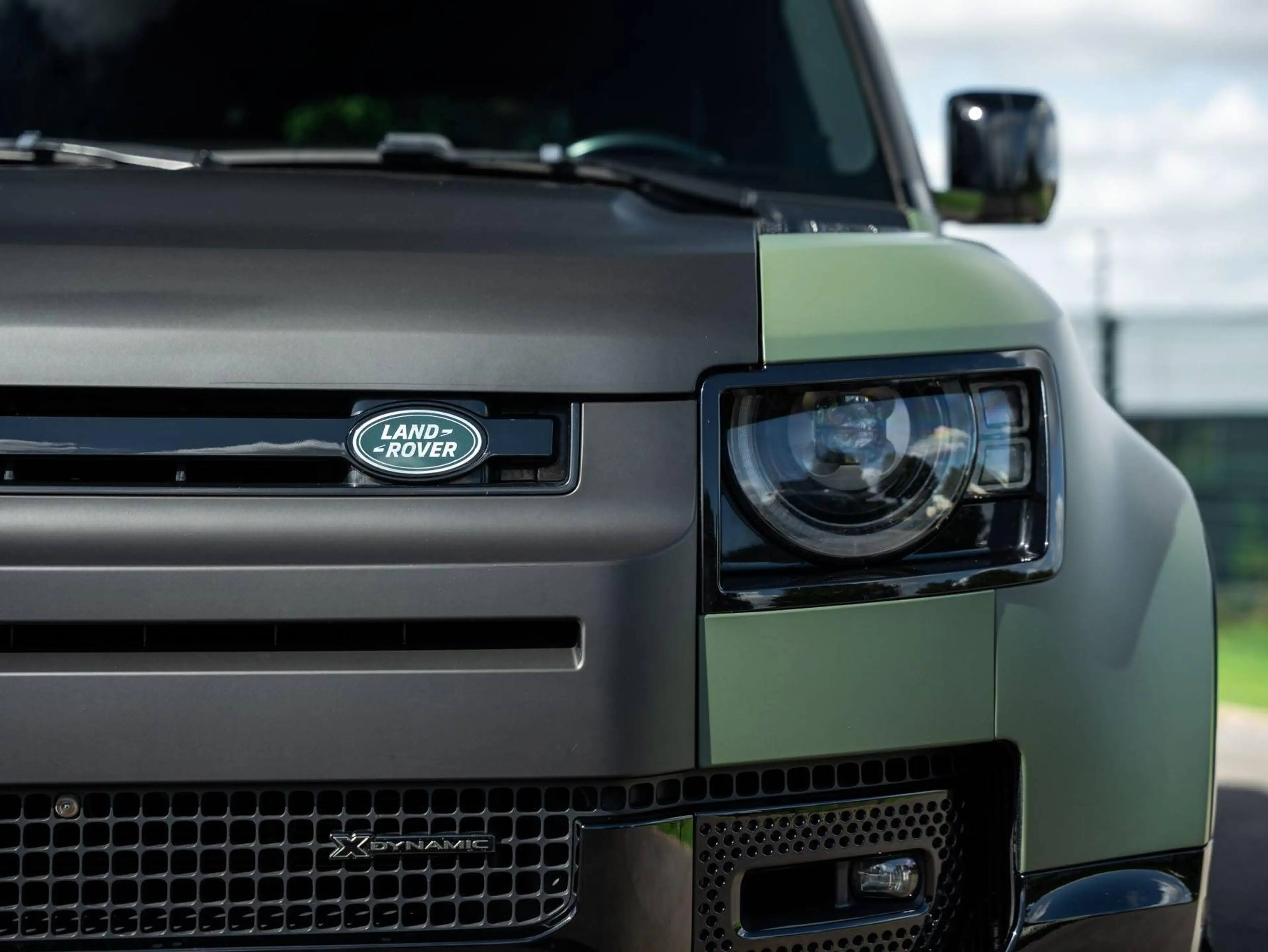 Land Rover Defender D250 X-Dynamic NEW Matt Military Green Matt black Hood New Octa Wheels Towbar Black interior finish — photo 8