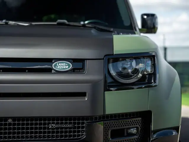 Land Rover Defender view 8