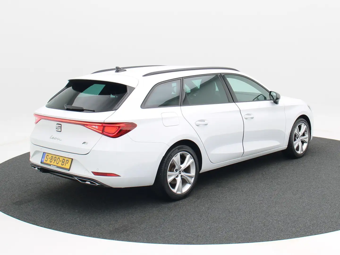 SEAT Leon Sportstourer 1.0 eTSi 110 Pk Automaat FR Business Blanc - 2