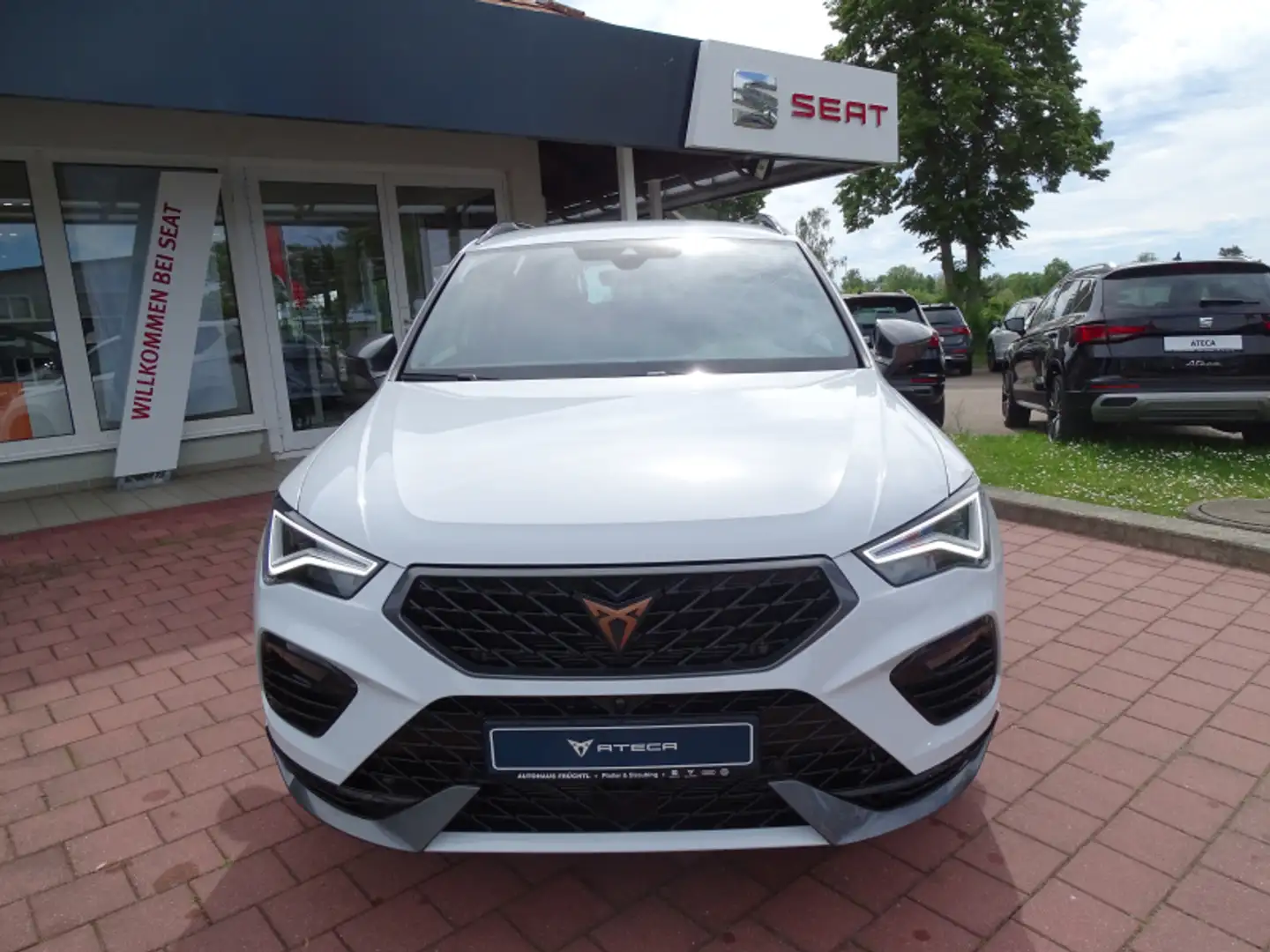 CUPRA Ateca Ateca VZ 2.0 TSI 4Drive DSG 300PS AHK Navi ACC Tot Weiß - 2