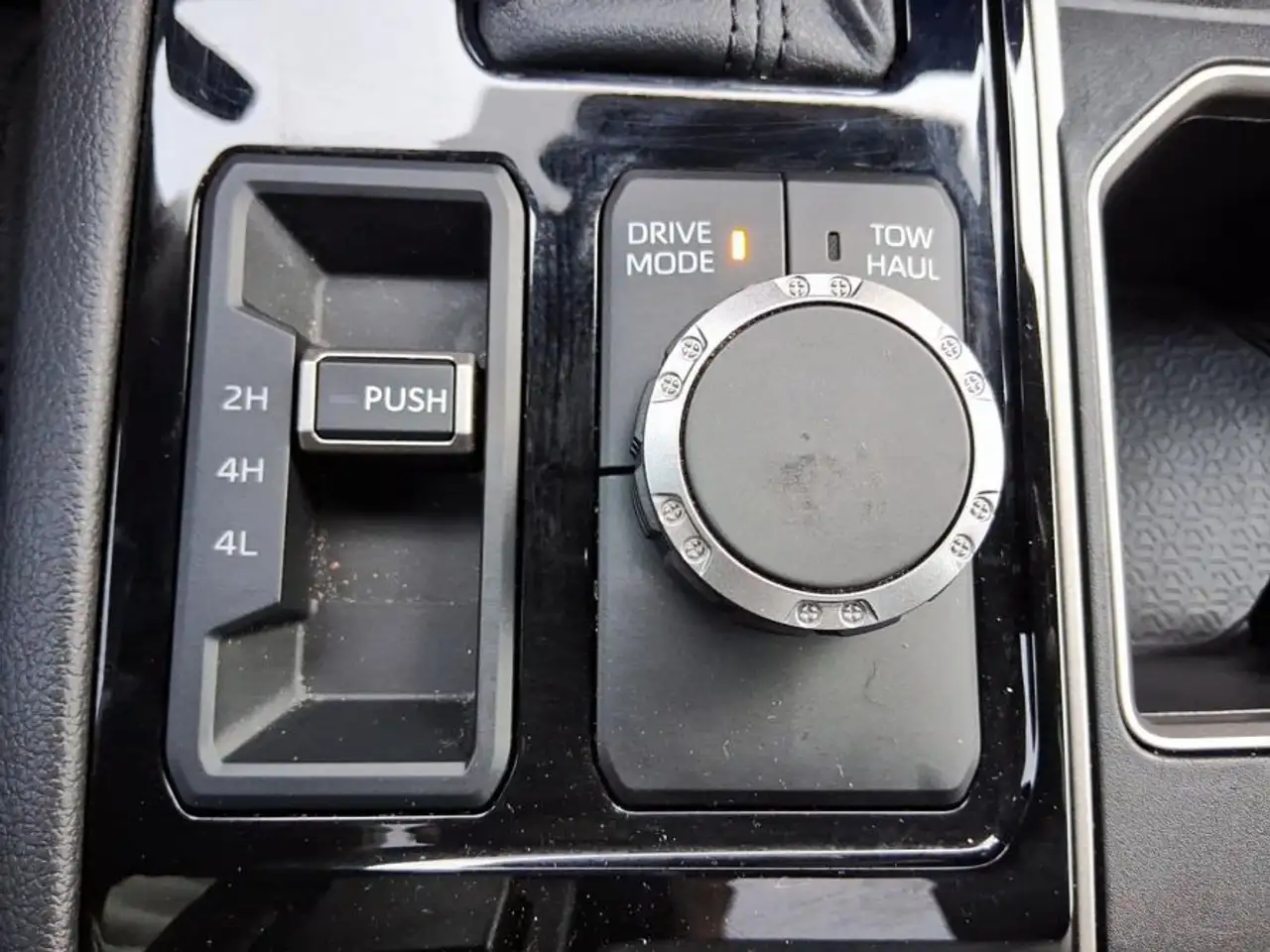 Toyota Tundra снимка Toyota Tundra