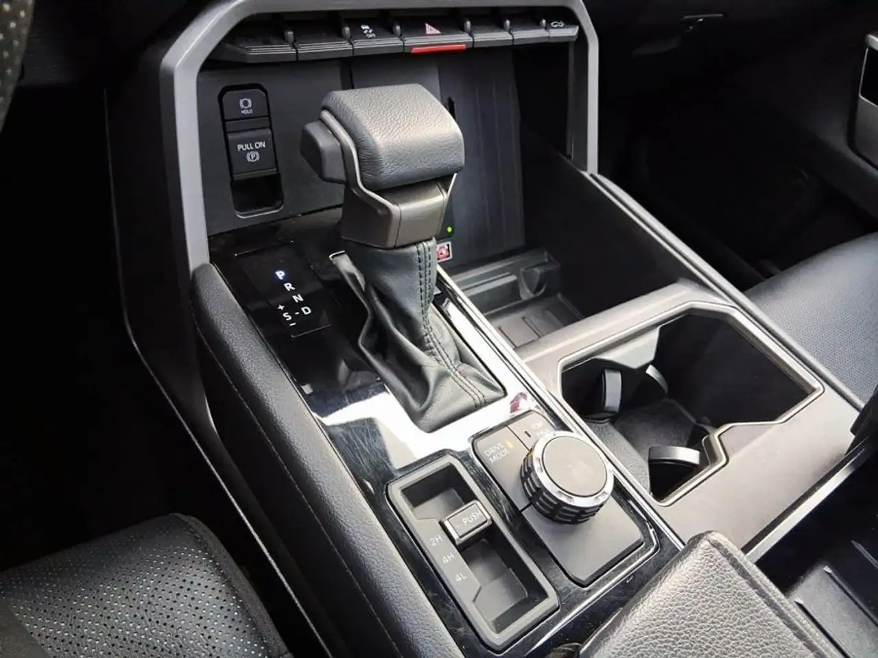 Toyota Tundra снимка Toyota Tundra