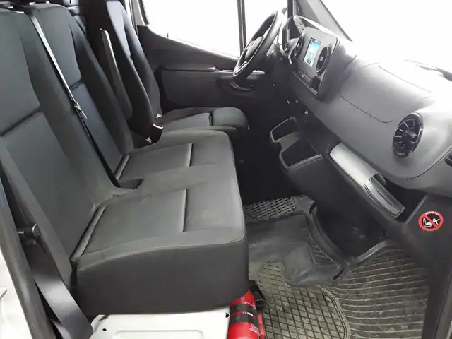 Mercedes-Benz Sprinter view 8