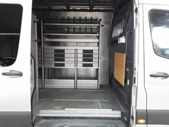 Mercedes-Benz Sprinter view 13