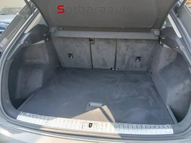 Audi Q3 view 11