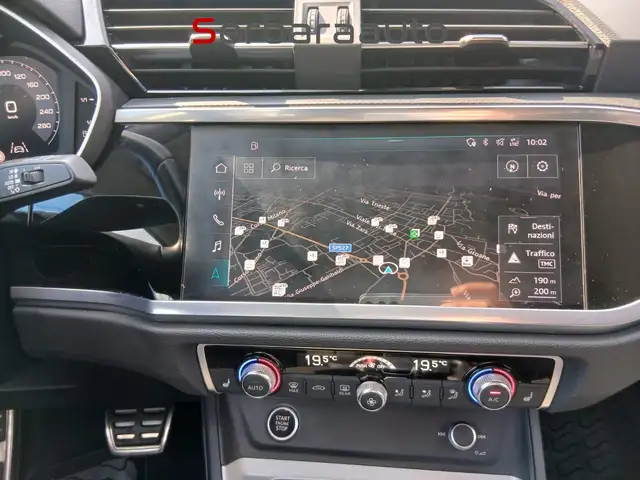 Audi Q3 view 20