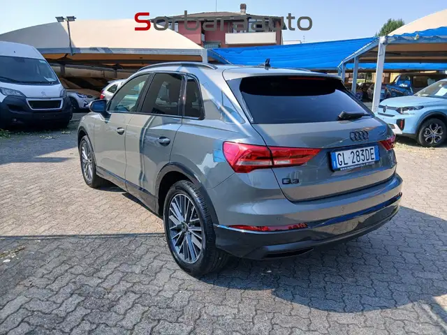 Audi Q3 view 2