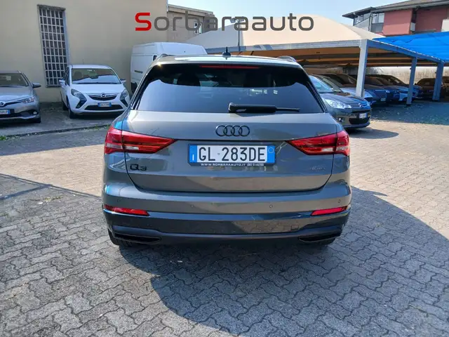 Audi Q3 view 9