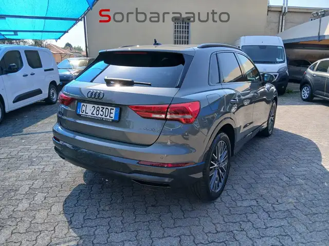 Audi Q3 view 5