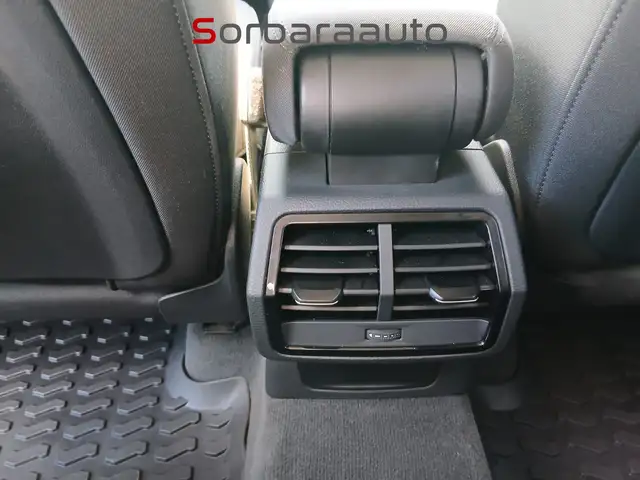 Audi Q3 view 24