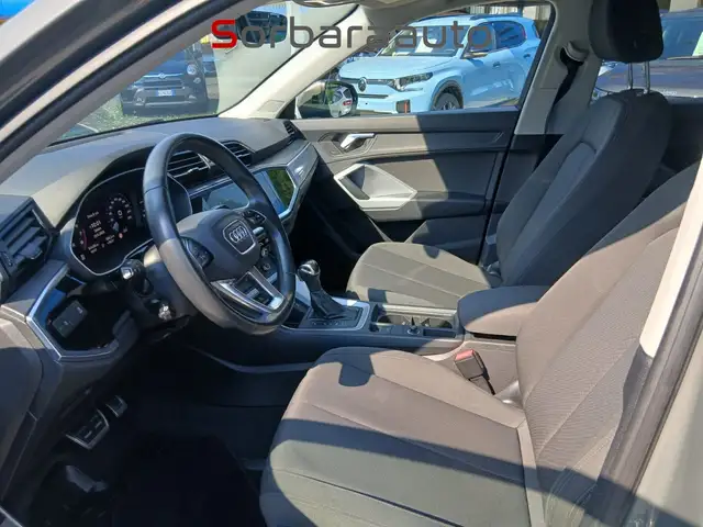 Audi Q3 view 12