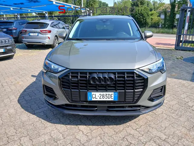 Audi Q3 view 7