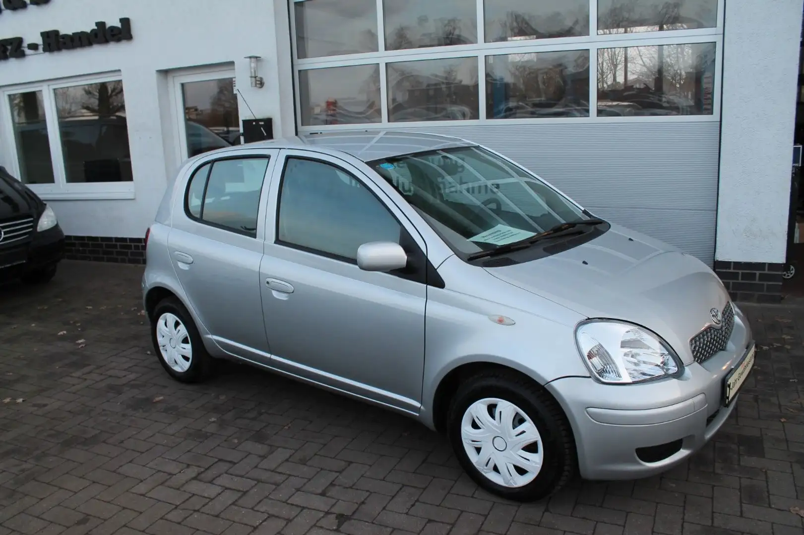 Toyota Yaris 1.0 Sol *1-Hand*TÜV-NEU* Silber - 2