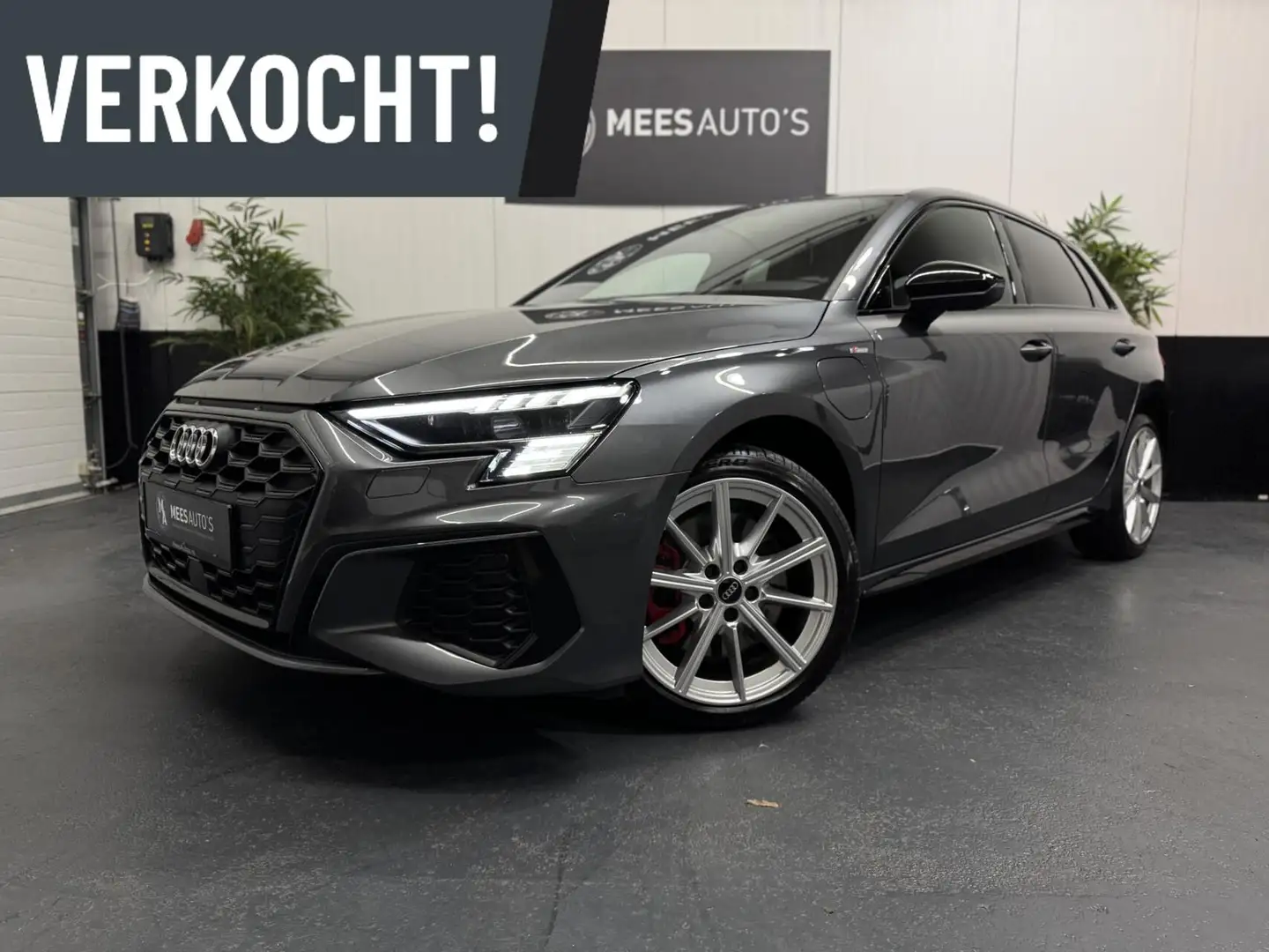 Audi A3 Sportback 45 TFSI e S edition Competition Grijs - 2