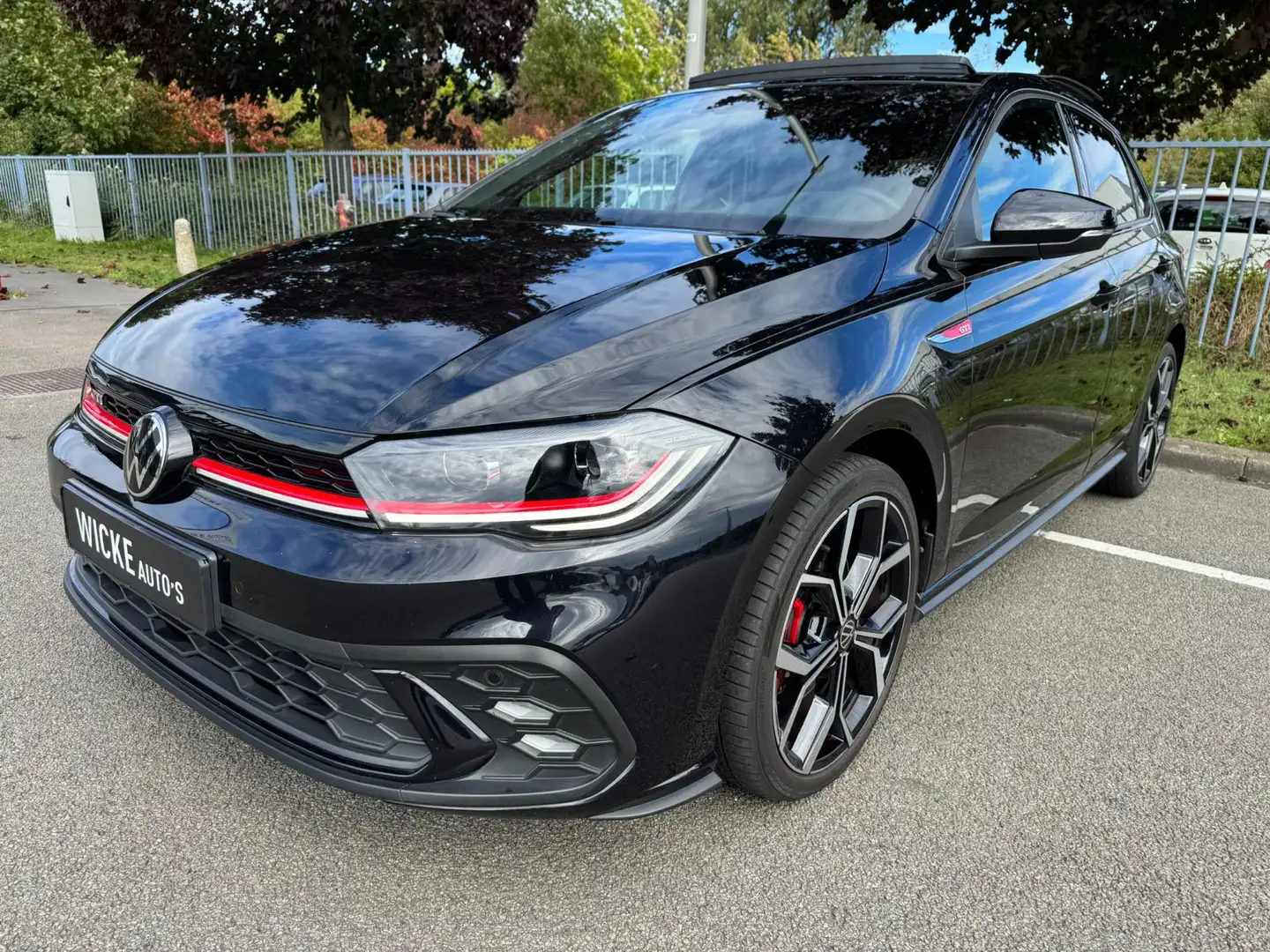 Volkswagen Polo GTI 2.0 TSI Panorama IQ Led 207 PK DSG Keyless Zwart - 2