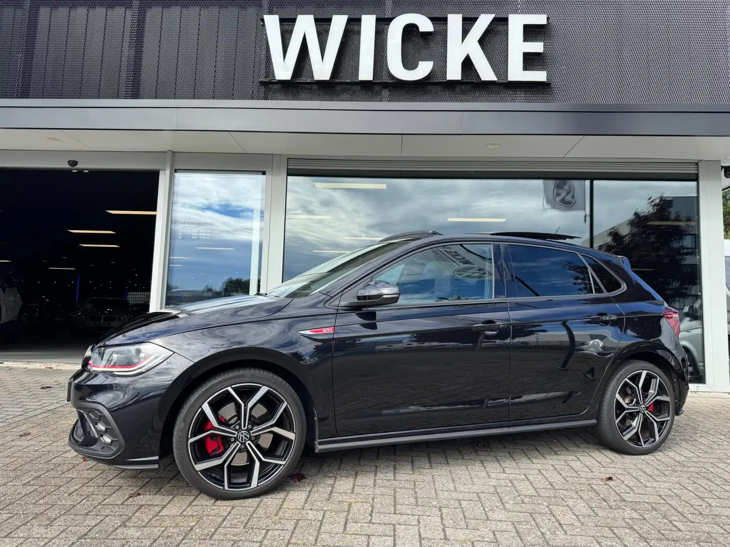 Volkswagen Polo GTI 2.0 TSI Panorama IQ Led 207 PK DSG Keyless Zwart - 1
