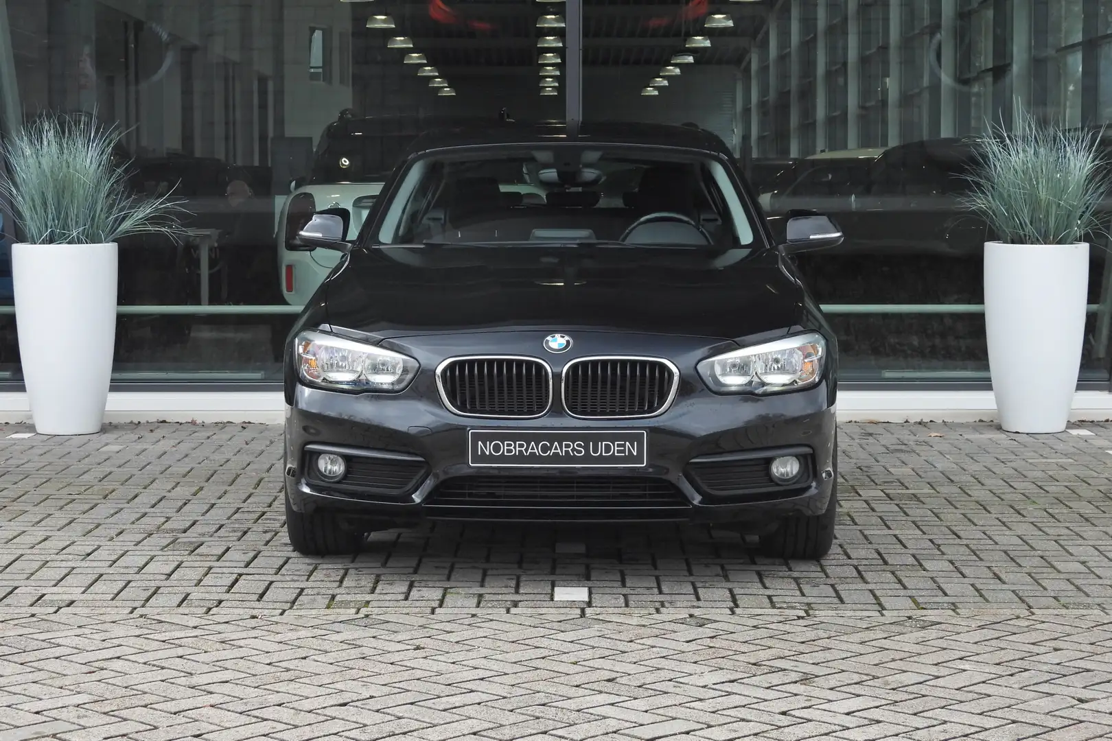 BMW 116 1-serie 116i 5-deurs / Stoelverwarming / Navigatie Zwart - 2