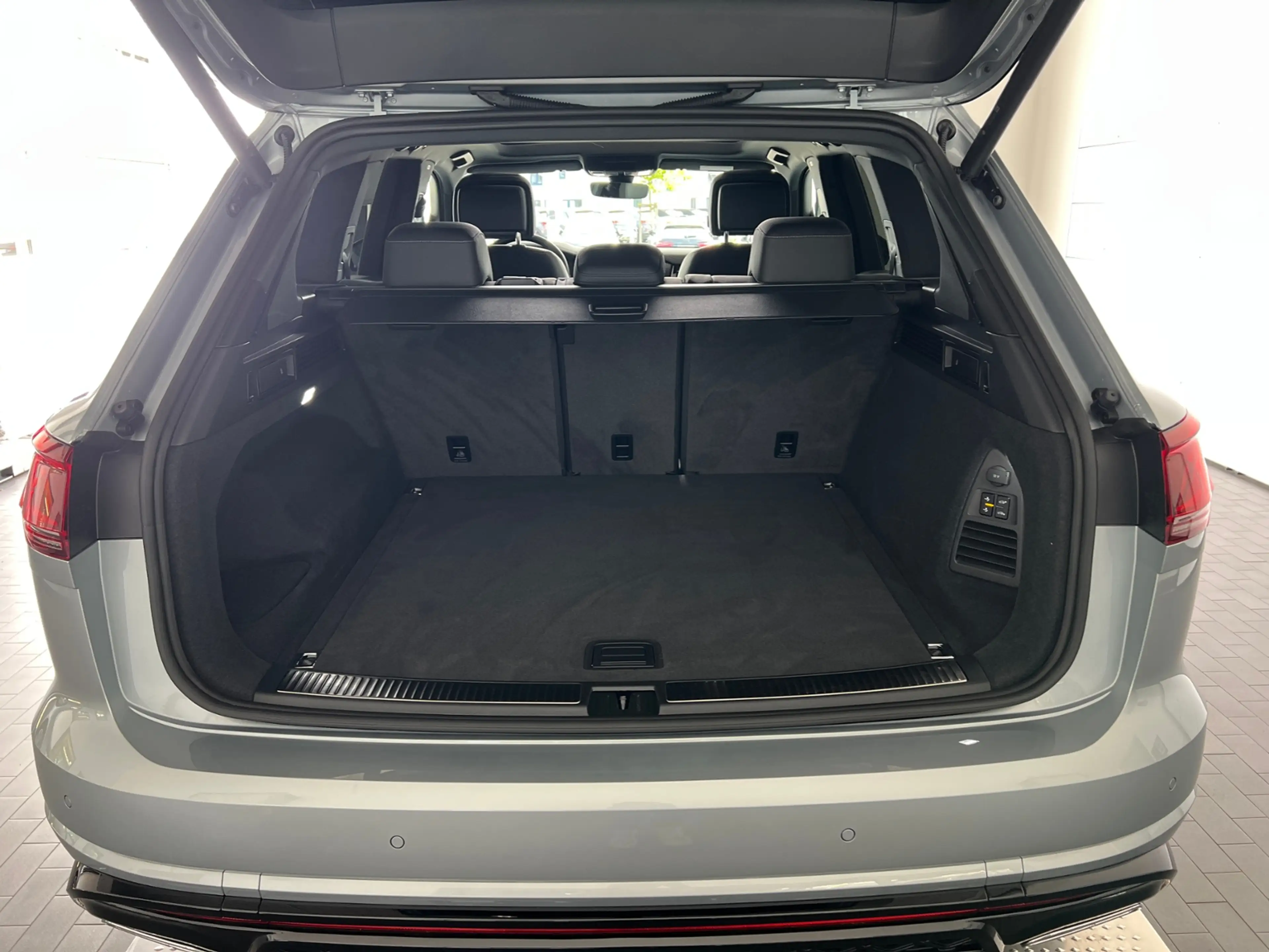 Volkswagen Touareg R-Line 3.0 TDI *BlackStyle, AHK, Luft, Pano, Stan — photo 7