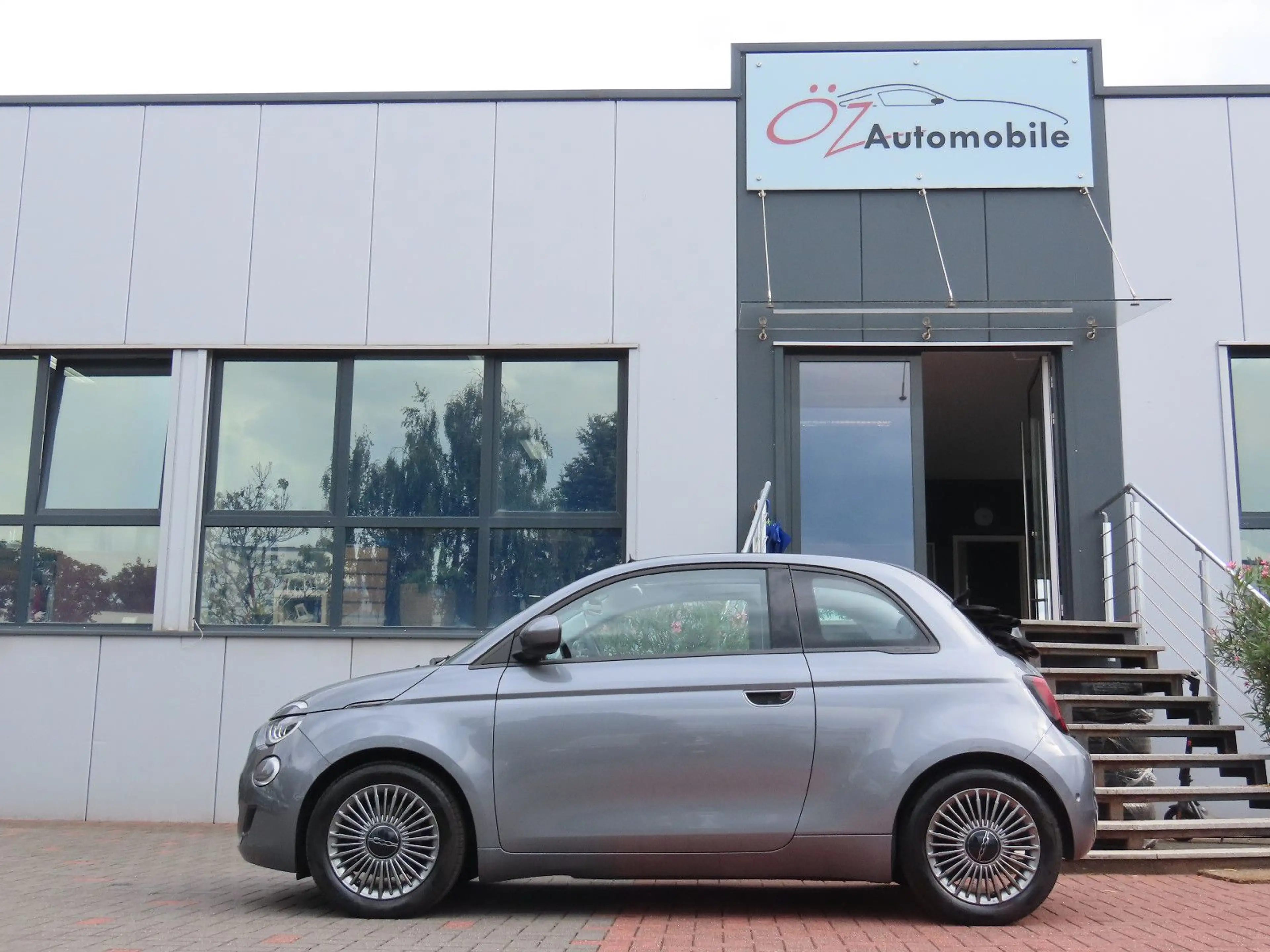 Fiat 500e Icon Cabrio 42 kWh Sitzheizung Klima ACC — photo 8