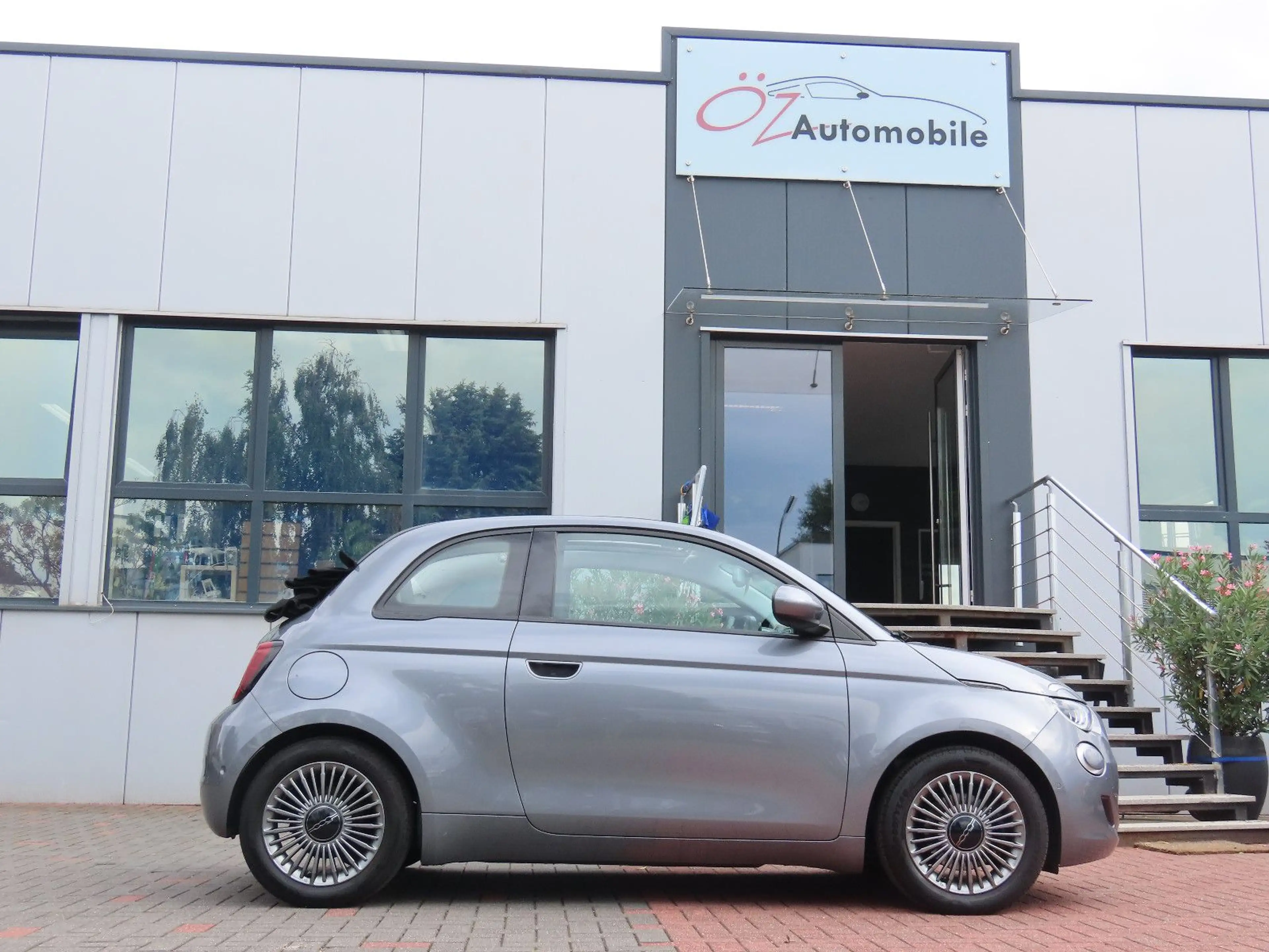 Fiat 500e Icon Cabrio 42 kWh Sitzheizung Klima ACC — photo 7