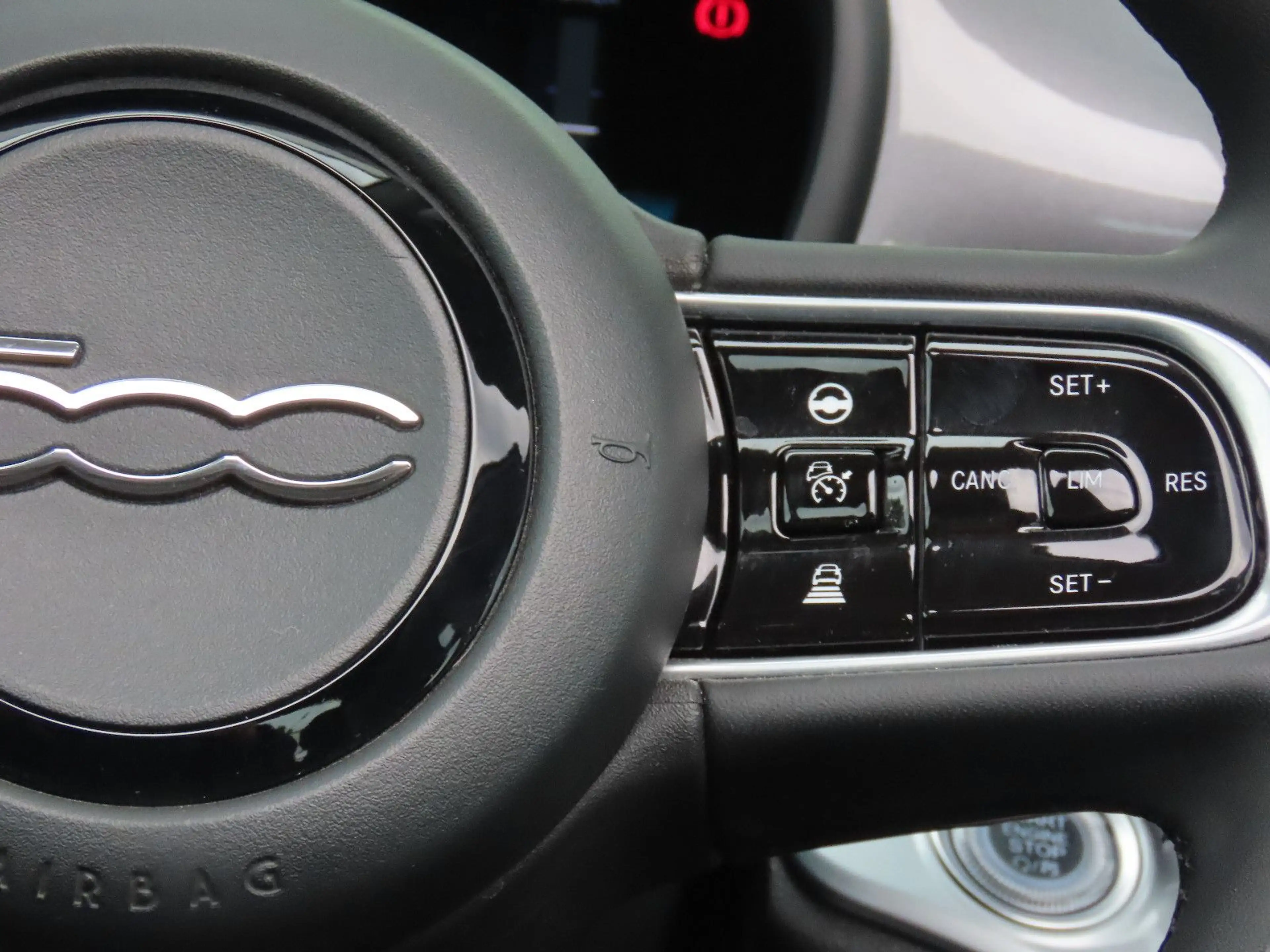 Fiat 500e Icon Cabrio 42 kWh Sitzheizung Klima ACC — photo 15