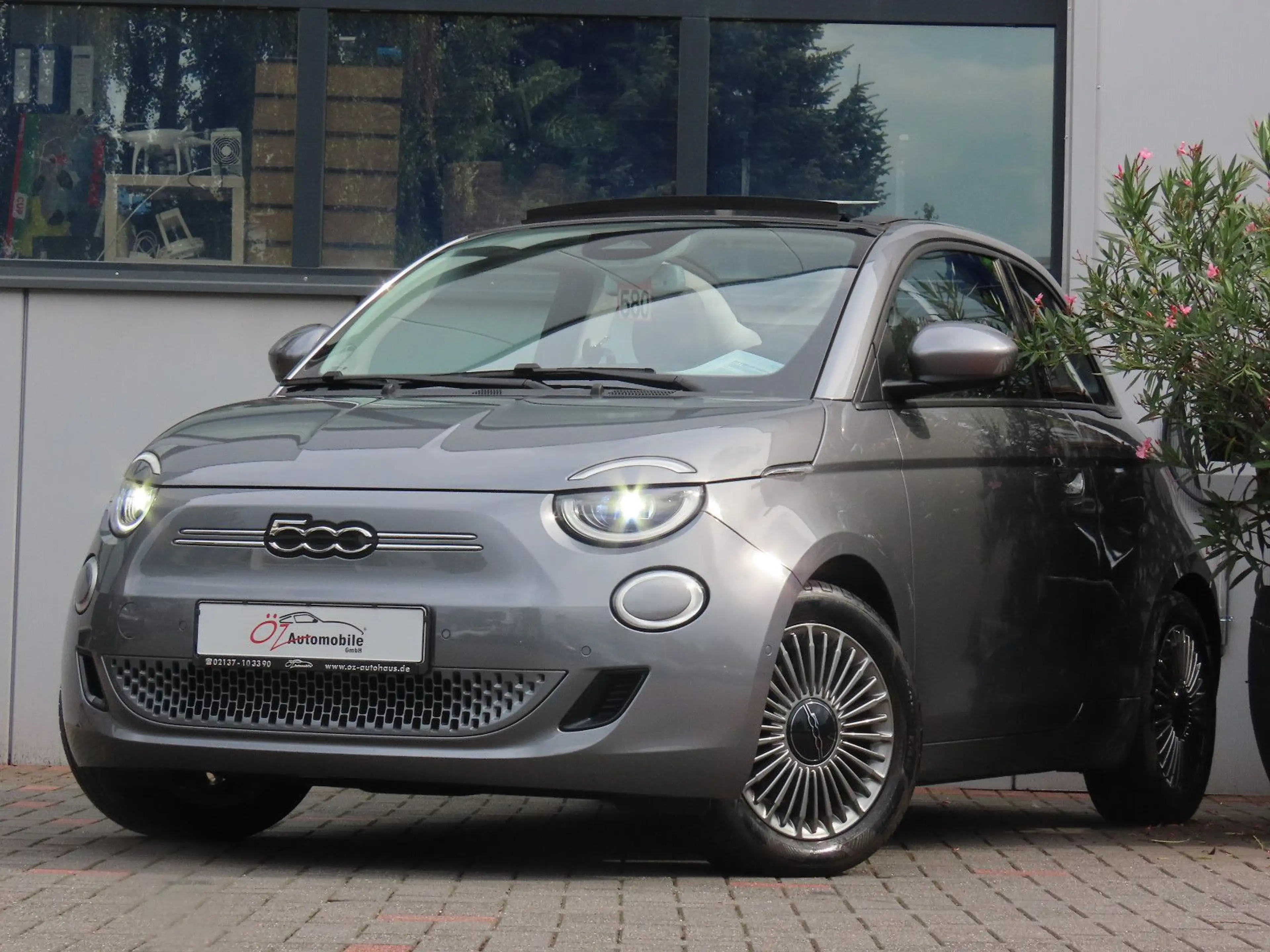 Fiat 500e Icon Cabrio 42 kWh Sitzheizung Klima ACC — photo 3