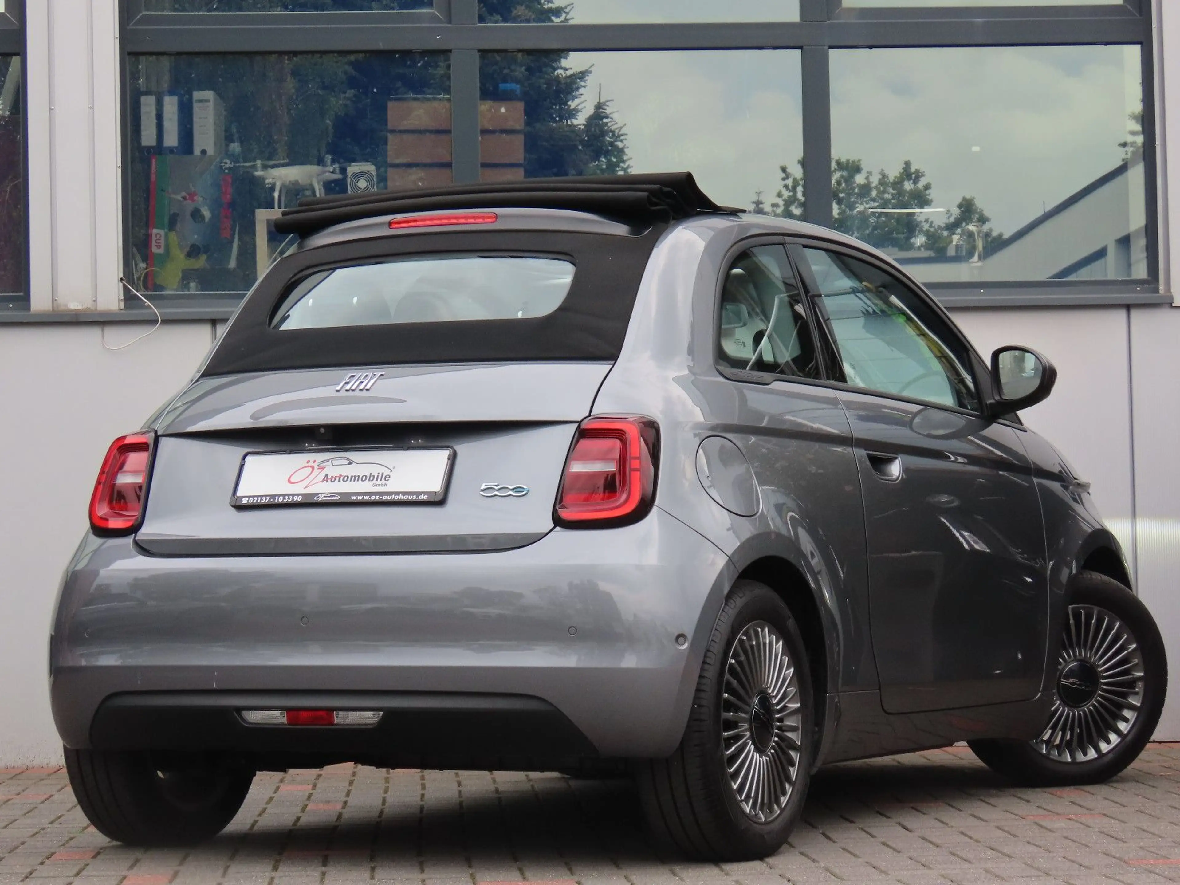 Fiat 500e Icon Cabrio 42 kWh Sitzheizung Klima ACC — photo 6