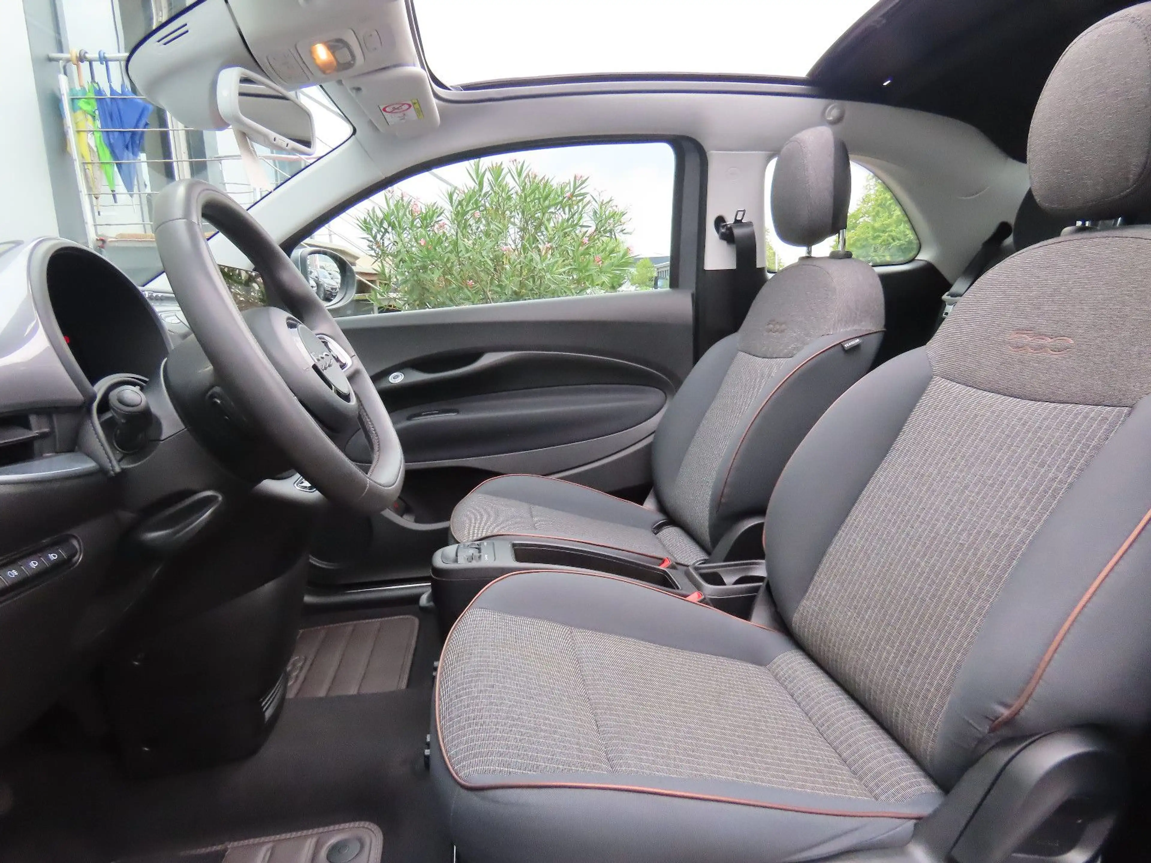 Fiat 500e Icon Cabrio 42 kWh Sitzheizung Klima ACC — photo 9