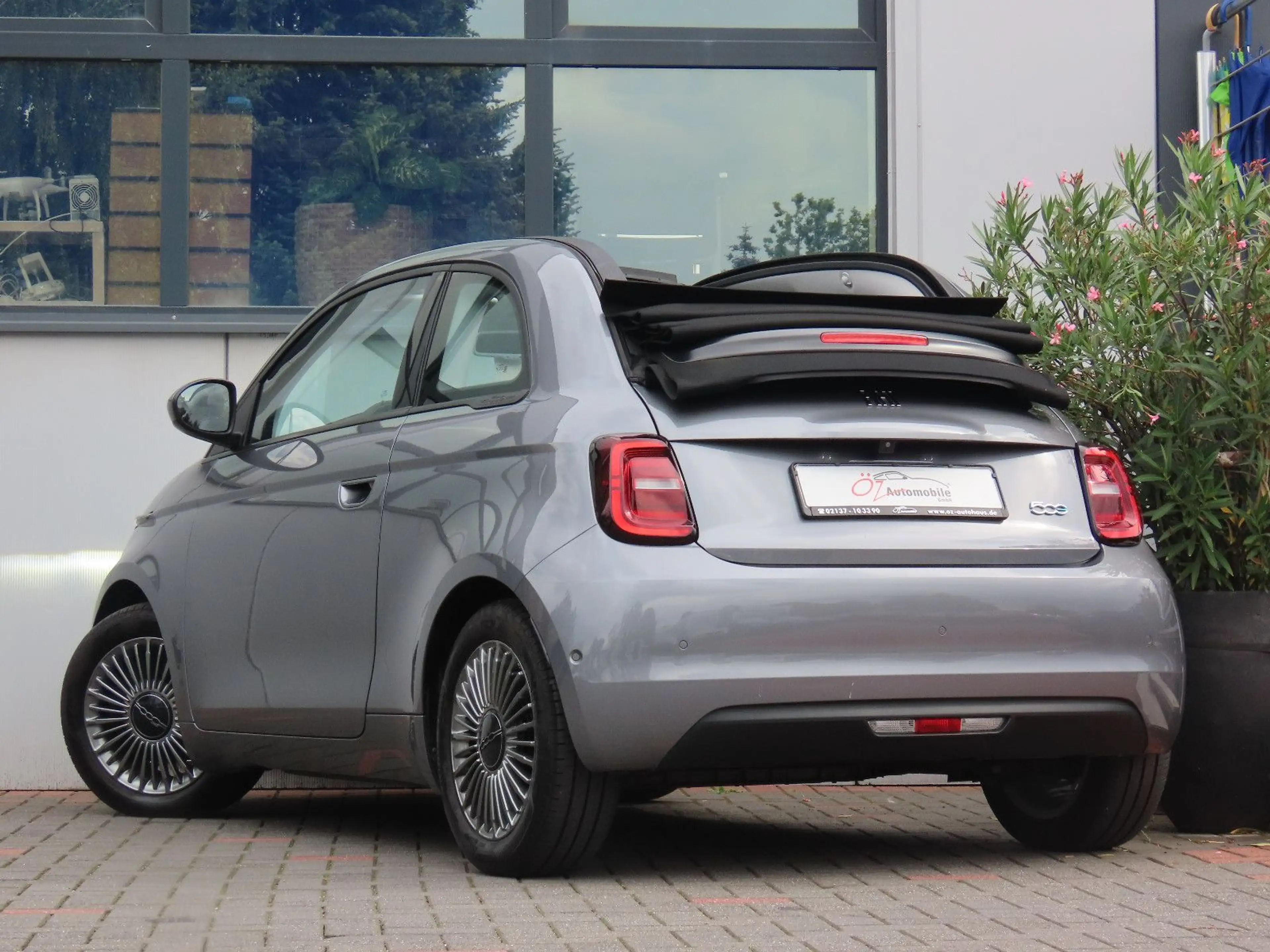 Fiat 500e Icon Cabrio 42 kWh Sitzheizung Klima ACC — photo 4