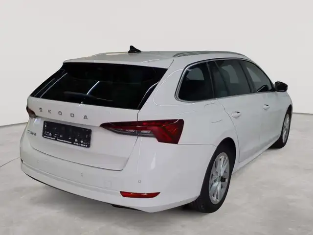 Skoda Octavia view 4
