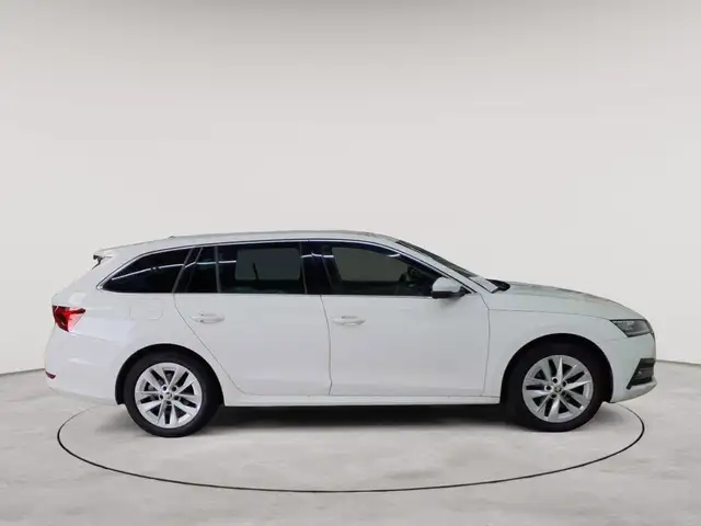 Skoda Octavia view 3