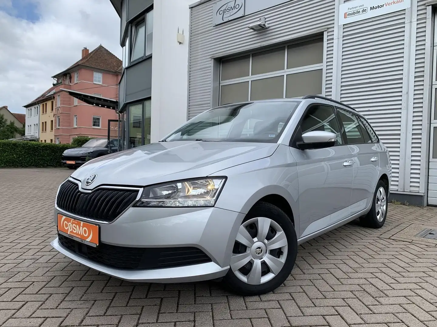 Skoda Fabia Combi 1.0 TSI AHK+Klimaaut+Sitzhzg Silber - 1