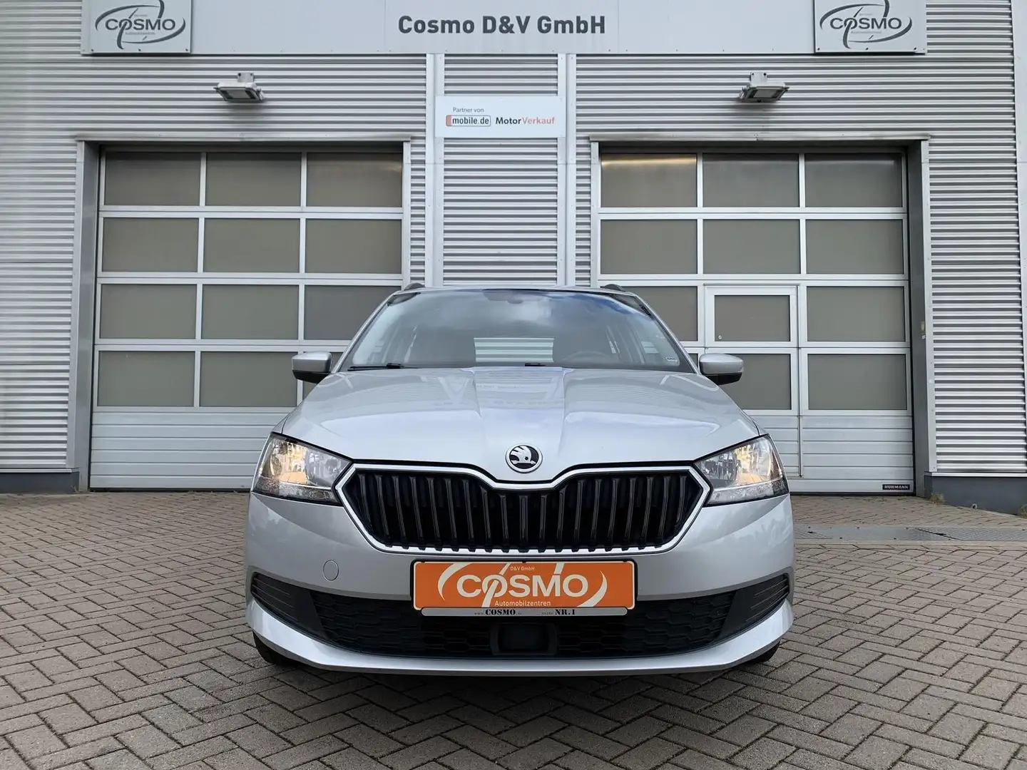 Skoda Fabia Combi 1.0 TSI AHK+Klimaaut+Sitzhzg Silber - 2