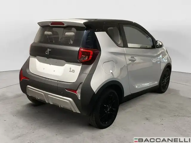 DR Automobiles DR1.0 view 4