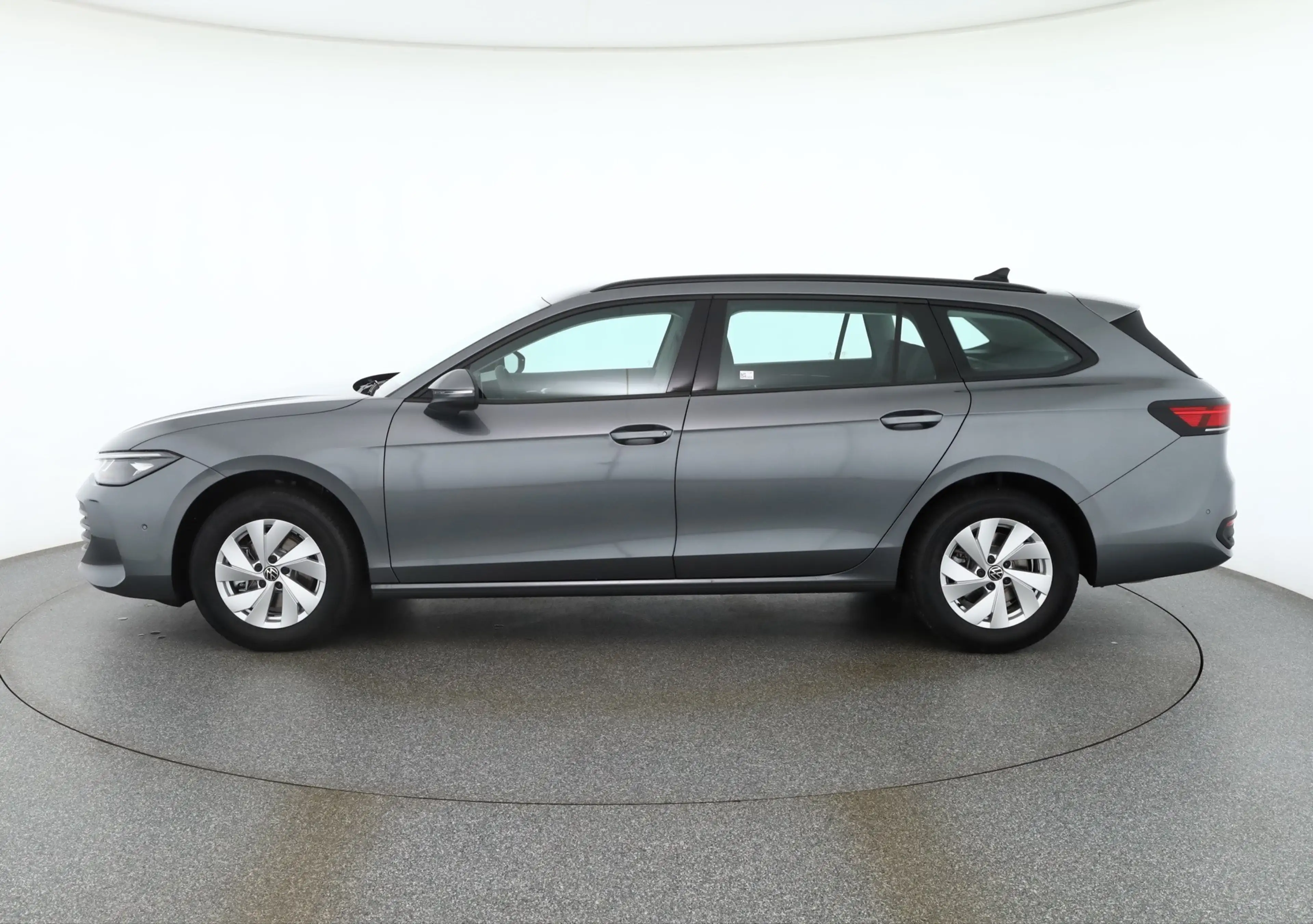 Volkswagen Passat Variant 1.5 eTSI DSG LED ACC AHK — photo 2
