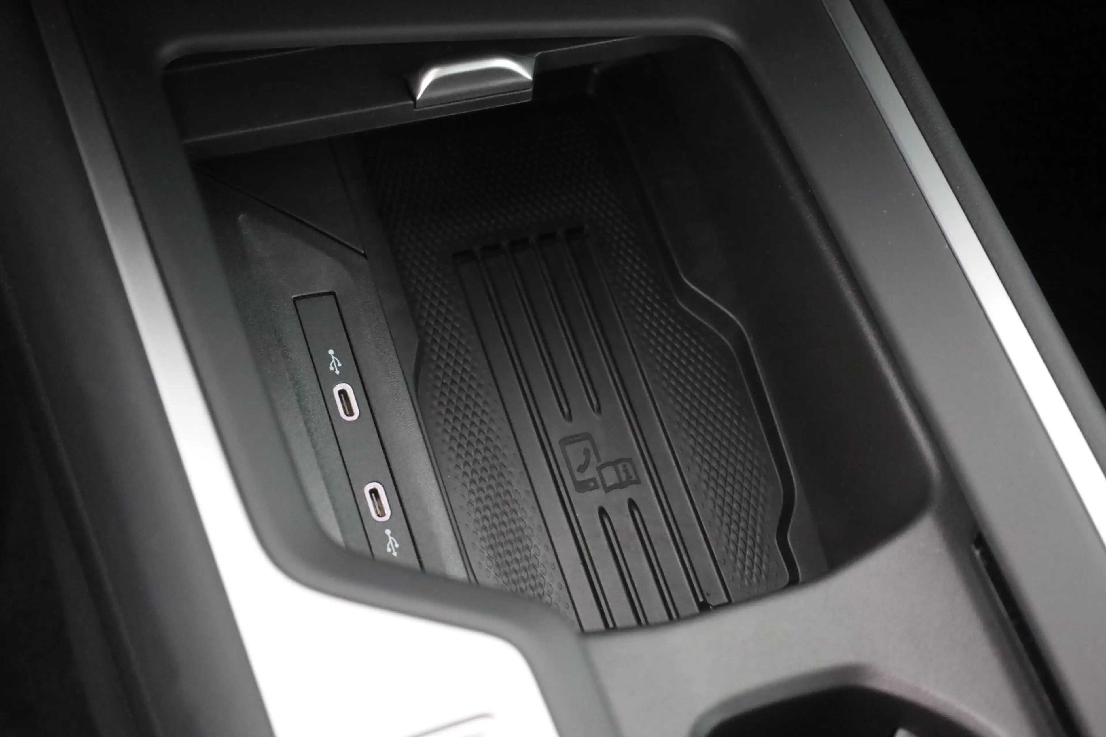 Volkswagen Passat Variant 1.5 eTSI DSG LED ACC AHK — photo 14