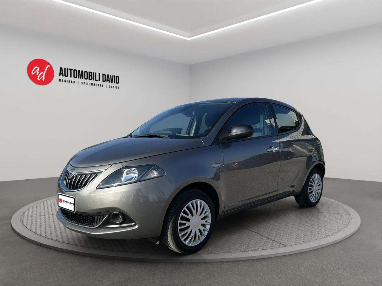 Lancia Ypsilon 1.0 FireFly 5 porte S&S Hybrid Silver