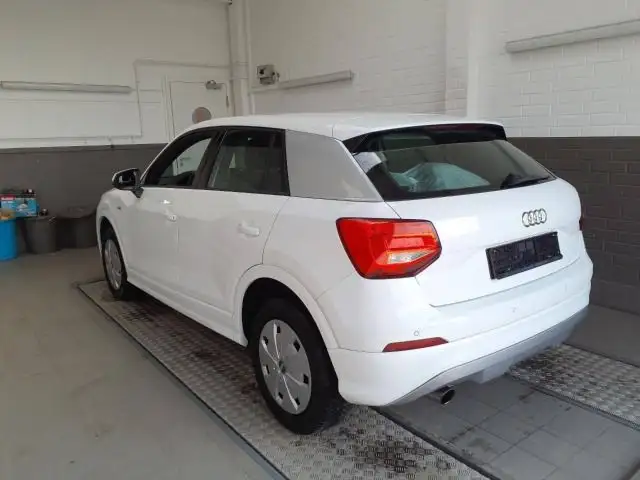 Audi Q2 view 4